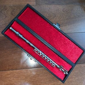 miniature flute (case included)